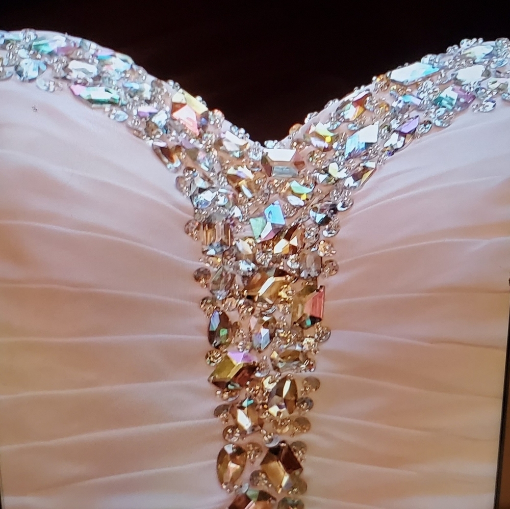 Special occasion evening gown or wedding gown you will look flawless